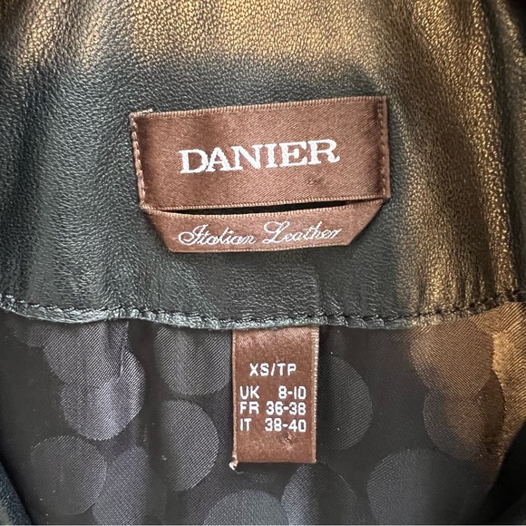 ⭐️ Danier Italian Leather Trench Jacket  Black Lightweight Fur Collar Size XS - Picture 15 of 17